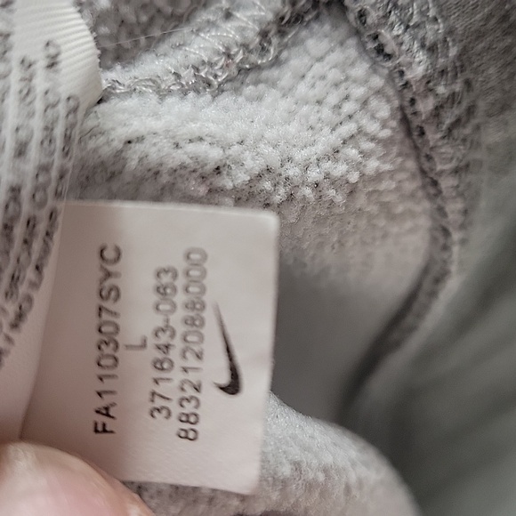 Nike Therma-Fit Gray Sweatshirt - Picture 12 of 13